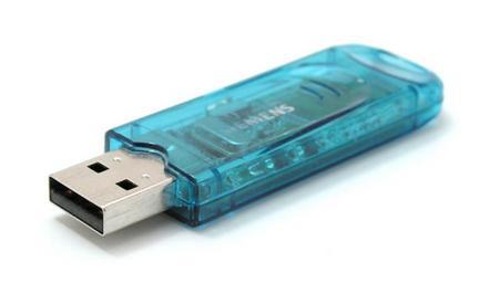 modrý průsvitný USB disk